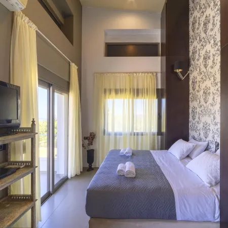 Villa Sfedami with Private Pool and Children Safet