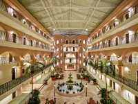 Embassy Suites by Hilton Charleston Historic District Hotel berhampiran Dataran Marion