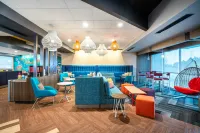 Tru by Hilton Greenville - parking