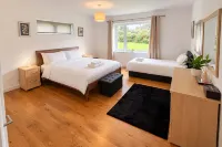 Luxury 4BR 3Bath Villa With Games Room and Garden -  Privatzimmer