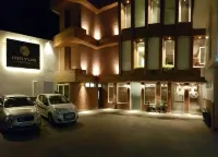 Mayur Hotel Bar and Restaurant