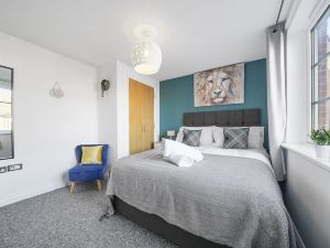 Modern Luxury 2 Bed Apartment 6 Guests En-suite Netflix Wi-fi