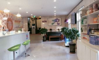 Pai Hotel (Urumqi Nanmen Subway Station International Grand Bazaar)