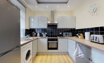 StayZo Westminster Stylish House Accommodation - Housity