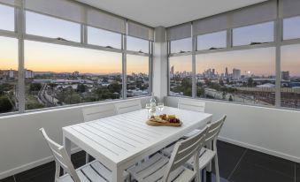 Oaks Brisbane Woolloongabba Suites
