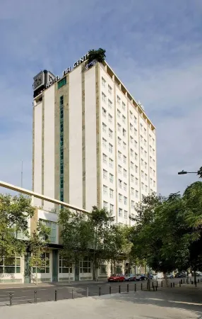 NH Valencia Center Отели рядом с достопримечательностью «Terminal 1 of Valencia Airport»