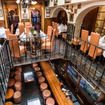 Hotel U Zlatého Stromu Prague by Bhg Отели рядом с достопримечательностью «Карлов мост»