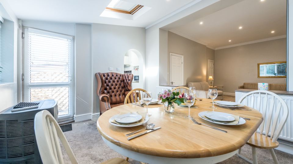 Stylish Apartment 12 Minutes Tube to Oxford Street with Free Wifi and Air Con