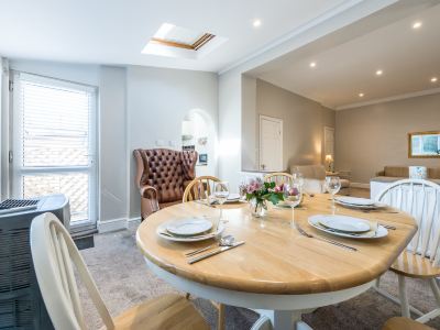 Stylish Apartment 12 Minutes Tube to Oxford Street with Free Wifi and Air Con