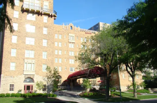 Courtyard Kansas City Country Club Plaza