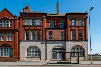 Waterview Deluxe Apartments Hotels near Barrow Park