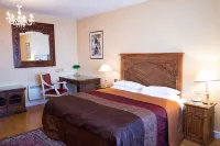 The Peacock Townhouse Hotel Kenilworth - Warwick Hotel dekat St Francis Of Assisi R C Church