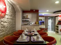 Timhotel Odessa Montparnasse Hotel berhampiran Stesen Metro Vavin