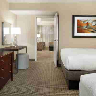 Embassy Suites by Hilton Cincinnati RiverCenter Rooms