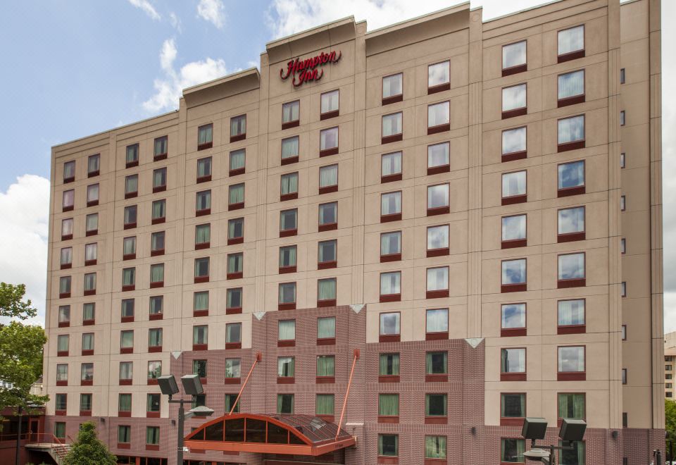 2. 햄프턴 인 뉴속..