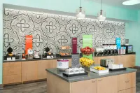 Hampton Inn & Suites by Hilton Santa Monica - breakfast