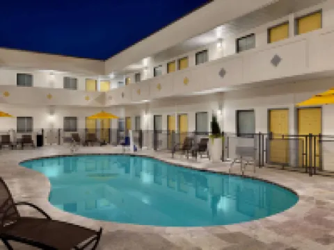 ホテル ボー アデイズ イン バイ ウィンダム チャタヌーガ ダウンタウン チャタヌーガのホテル