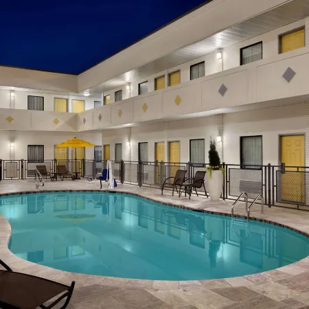 Hotel Bo, a Days Inn by Wyndham Chattanooga Downtown