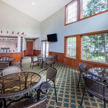 Howard Johnson by Wyndham Traverse City