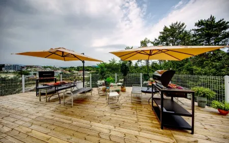 Ulsan Ganjeolgotbrang Noir Pension Отели рядом с достопримечательностью «Jinha Beach»