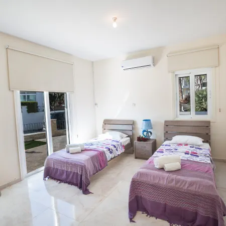 Protaras Mesogeios Villa Me16 / Beachfront Villa in Protaras Center