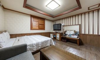 Gimcheon Top