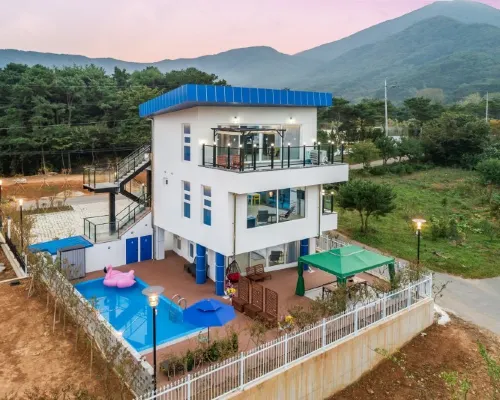 Hwasun the Holiday Castle Pension Hotels in Hwasun