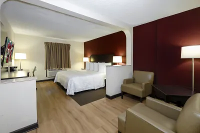 Red Roof Plus+ & Suites Opelika