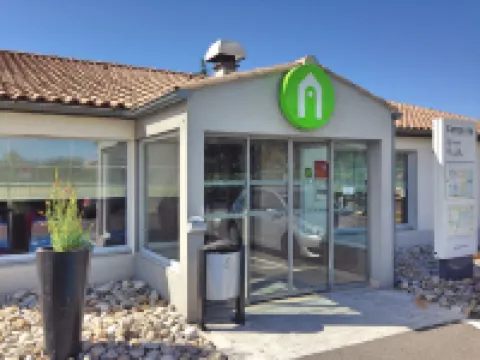 กองปานีล แนเชอร์ - โบลเลน โรงแรมในBollene