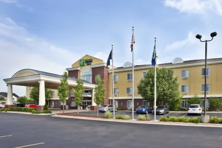 Holiday Inn Express & Suites Woodhaven Отели в г. Берлин Чартер Тауншип