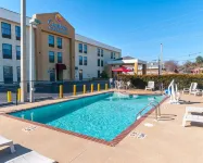 Comfort Inn & Suites - 2-Star