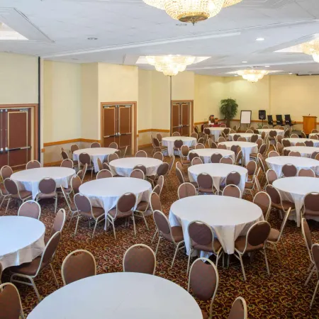 Days Inn & Suites by Wyndham Tallahassee Conf Center I-10