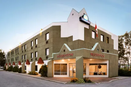 Days Inn by Wyndham Ste. Helene-De-Bagot Отели в г. Сент-Элен-де-Баго