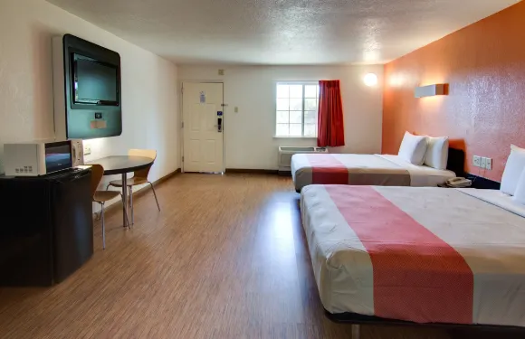 芒特普萊森特，德州6號汽車旅館