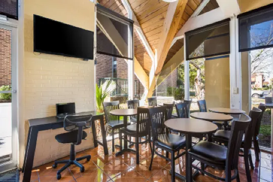 Super 8 by Wyndham Macon GA