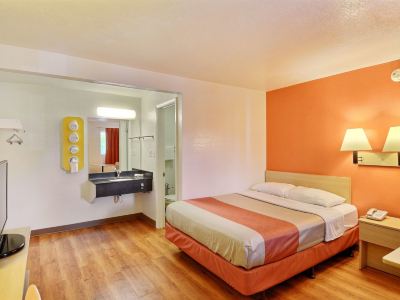 Travelodge by Wyndham Brattleboro VT