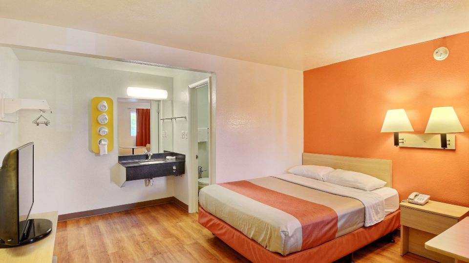 Travelodge by Wyndham Brattleboro VT