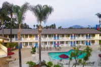 Motel 6 Camarillo, CA - Uima-altaat