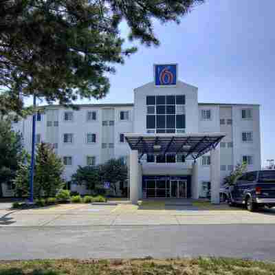 Motel 6 Portsmouth, NH Hotel Exterior