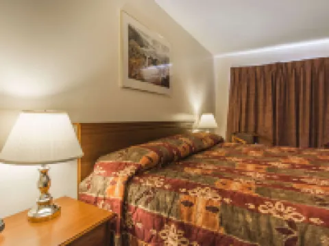 Econo Lodge  Inn & Suites Hotels in Saint John County