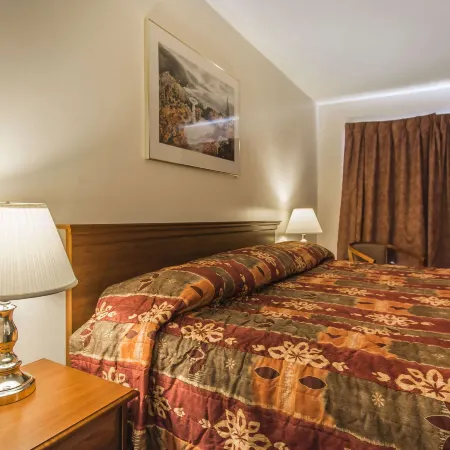 Econo Lodge  Inn & Suites