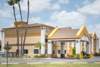 Super 8 by Wyndham Harlingen TX فنادق في هارلينغن