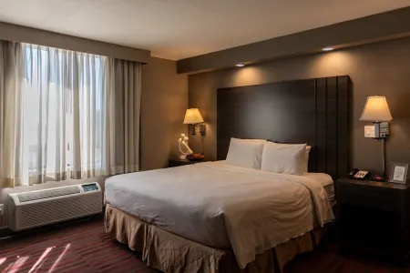 GreenTree Inn & Suites Los Angeles - Alhambra - Pasadena Отели рядом с достопримечательностью «Keck School of Medicine of USC Physician Assistant Program»