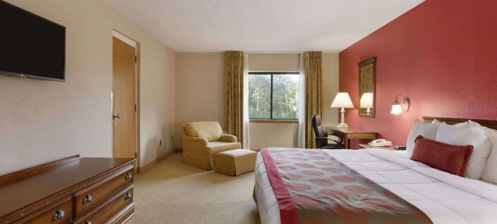 Ramada by Wyndham Raleigh Hotele w: Wake County