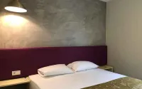 Suja Menteng Guesthouse 帕朗卡巴亞住宿飯店