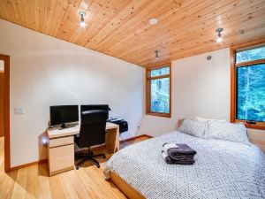 Mt Baker Lodging Cabin 42 Sleeps 4