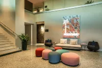 Crowne Plaza Nice - Grand Arenas Hotels in Сен-Лоран-дю-Вар