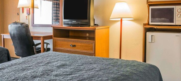 Quality Inn I-94 near Wings Stadium Hotels in Kalamazoo