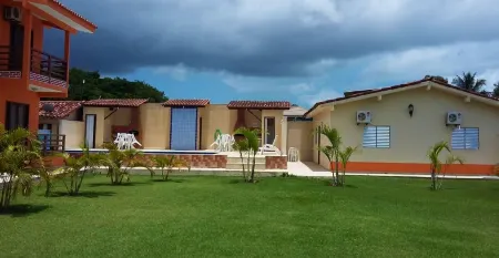 Residencial Malibu Отели рядом с достопримечательностью «Coroa Vermelha Beach»