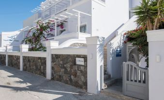 Blue Waves Suites & Apartments